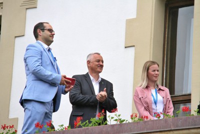 Majáles poprvé ozdobil královský pár