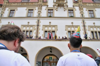Majáles poprvé ozdobil královský pár