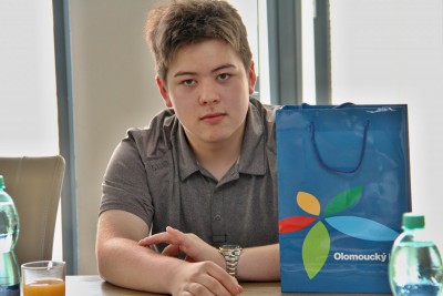 Juniorský šampion Japonska ve sportovní střelbě navštívil sídlo úřadu