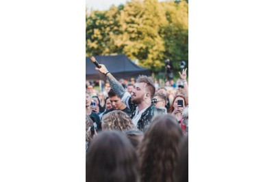 Skupina Mirai rozparádila Všechovice