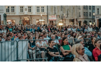 Tanečníci se vlnili v divokém rytmu flamenca