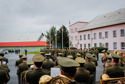 Žižkova kasárna ožila slavnostním nástupem vojenské policie