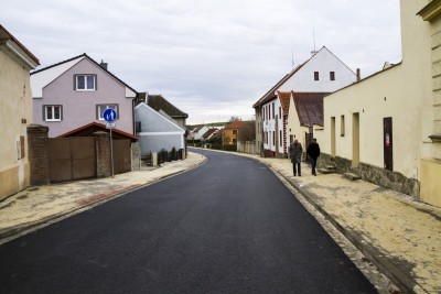 Dřevohostice dokončily opravu silnice