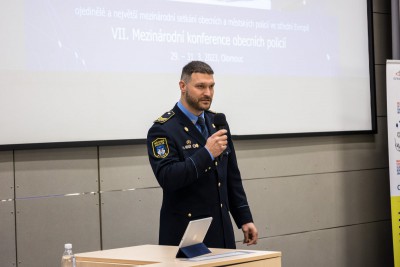 Policisté z měst a obcí zaplnili Olomouc