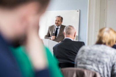 Nachází se Evropa ve střetu dvou světů? V Olomouci o tom debatovali významní hosté