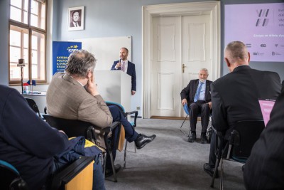 Nachází se Evropa ve střetu dvou světů? V Olomouci o tom debatovali významní hosté