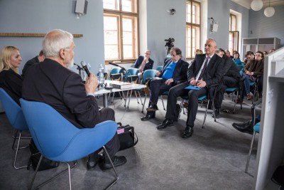 Nachází se Evropa ve střetu dvou světů? V Olomouci o tom debatovali významní hosté