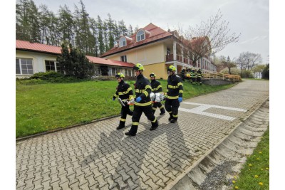 Policisté, hasiči a záchranáři předvedli skvělý výkon na cvičení, při kterém střílel ozbrojený muž