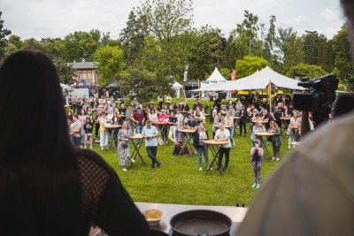 Na Výstavišti Flora Olomouc se o víkendu konal Prima FRESH festival. Návštěvníci si užili dva dny plné jídla, pití, degustací, kulinářských show a hudby. Gastrofestival v pátek 26. května zahájil hejtman Olomouckého kraje Josef Suchánek. Než samotnou