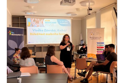 ICOK Bootcamp bavil a vzdělával současně