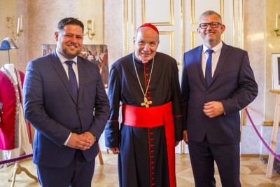 Univerzita Palackého udělila čestný doktorát teologu Christophu Schönbornovi