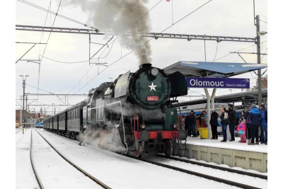 Mikulášská družina cestovala parním vlakem