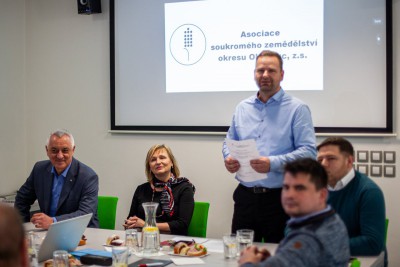 Soukromí zemědělci okresu Olomouc se sešli na pravidelné schůzi. Otevřeli novou kancelář