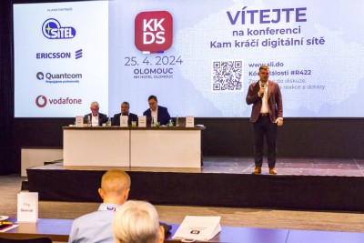 Účastníci konference spřádali sítě. Naštěstí jen digitální