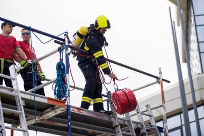 	Krajská budova opět posloužila hasičům v soutěži Nejtvrdší hasič přežije