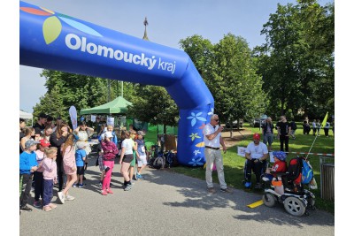 Olomouckou Florou jezdili lidé štafetu na vozíku