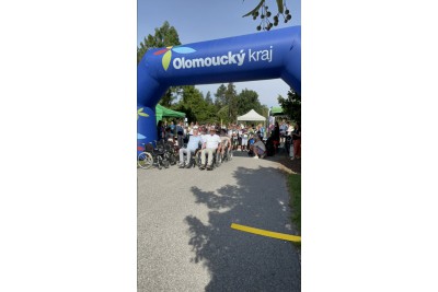 Olomouckou Florou jezdili lidé štafetu na vozíku