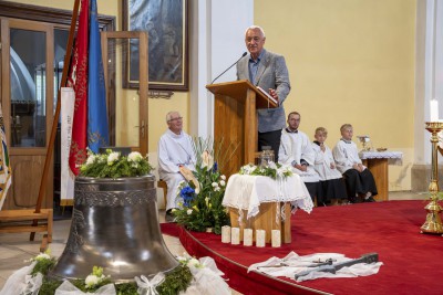 V Dřevohosticích mají nový zvon. Bije od hasičské slavnosti