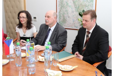 Diskuze o ekonomické spolupráci