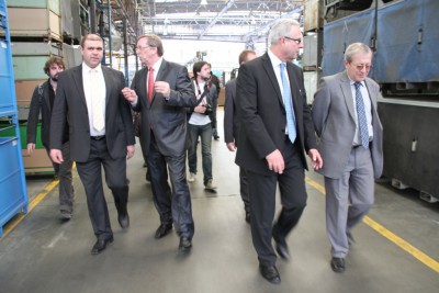 Hejtman Tesařík a první náměstek na návštěvě závodu Mora Moravia