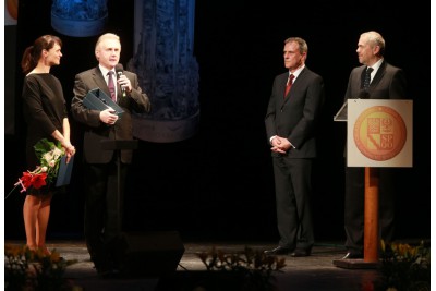 Cena za výjimečný počin roku v oblasti výtvarného umění: Statutární město Přerov, umělecké ztvárnění Tyršova mostu (hovoří primátor Přerova Jiří Lajtoch)