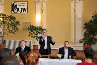 Na besedě se studenty Gymnázia Jiřího Wolkera - výjezdní jednání Rady Olomouckého kraje na Prostějovsku