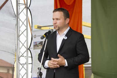 Hněvotín převzal zlatou stuhu za vítězství v krajském kole soutěže Vesnice roku