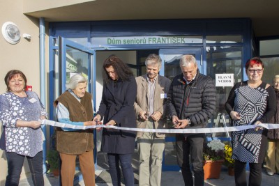 Hejtman Rozbořil otevřel zrekonstruovaný dům seniorů v Náměšti na Hané