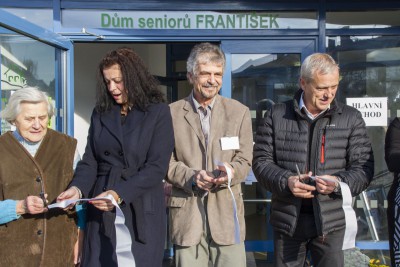 Hejtman Rozbořil otevřel zrekonstruovaný dům seniorů v Náměšti na Hané