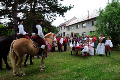 V Doloplazech proběhla tradiční Jízda králů