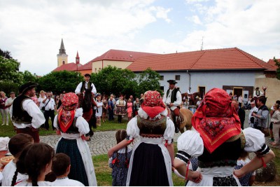 V Doloplazech proběhla tradiční Jízda králů