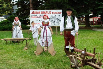 V Doloplazech proběhla tradiční Jízda králů