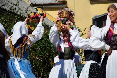 V Doloplazech proběhla tradiční Jízda králů