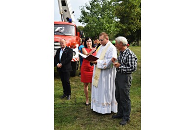 Hejtman Ladislav Okleštěk pokřtil nový automobil jednotky SDH v Majetíně
