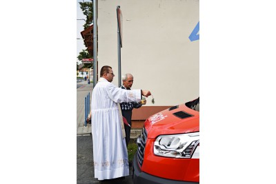 Hejtman Ladislav Okleštěk pokřtil nový automobil jednotky SDH v Majetíně