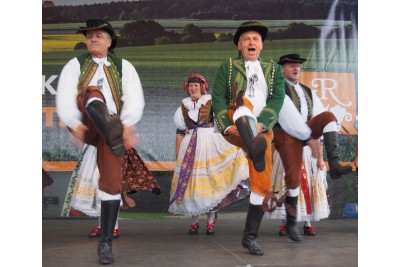 Hejtman Ladislav Okleštěk se zúčastnil mezinárodního folklorního festivalu ve Velké Bystřici