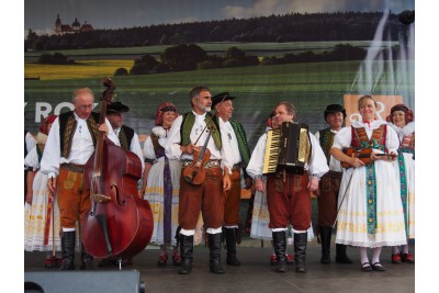 Hejtman Ladislav Okleštěk se zúčastnil mezinárodního folklorního festivalu ve Velké Bystřici