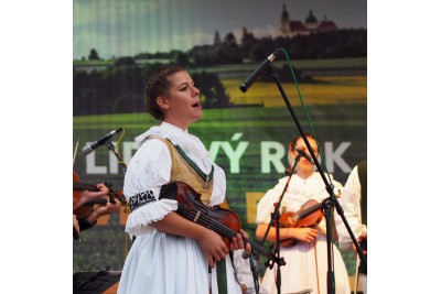 Hejtman Ladislav Okleštěk se zúčastnil mezinárodního folklorního festivalu ve Velké Bystřici