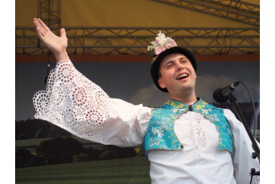 Hejtman Ladislav Okleštěk se zúčastnil mezinárodního folklorního festivalu ve Velké Bystřici