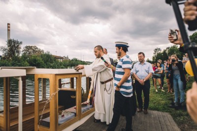 Řeku Moravu v Olomouci brázdí Marie Terezie. Novou loď pokřtil hejtman Ladislav Okleštěk Foto: Jan Andrash