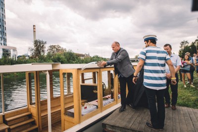 Řeku Moravu v Olomouci brázdí Marie Terezie. Novou loď pokřtil hejtman Ladislav Okleštěk Foto: Jan Andrash