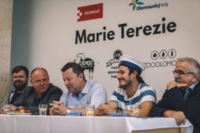 Řeku Moravu v Olomouci brázdí Marie Terezie. Novou loď pokřtil hejtman Ladislav Okleštěk Foto: Jan Andrash