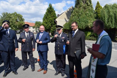 Radslavice přivítaly novou hasičskou techniku