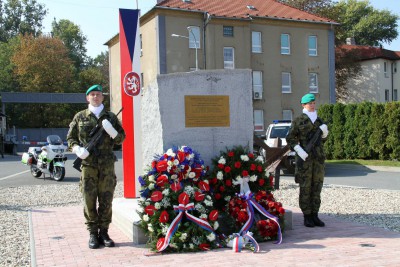 Slavnostní odhalení pomníku válečným veteránům