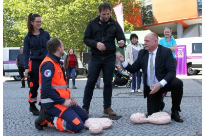 Dětský den se složkami IZS bavil před budovou Olomouckého kraje