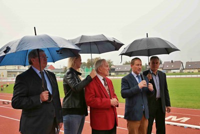 Atleti se dočkali, nový ovál slouží sportovcům