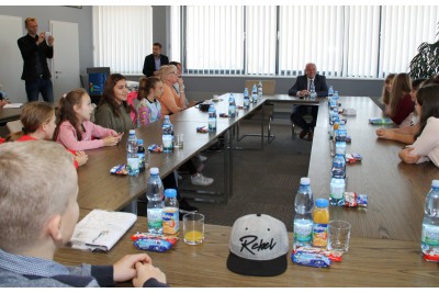 Místa radních obsadili školáci