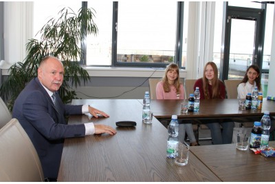 Místa radních obsadili školáci