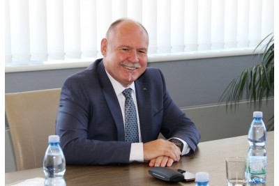 Místa radních obsadili školáci