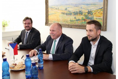 Hejtman Ladislav Okleštěk jednal se švýcarským velvyslancem
